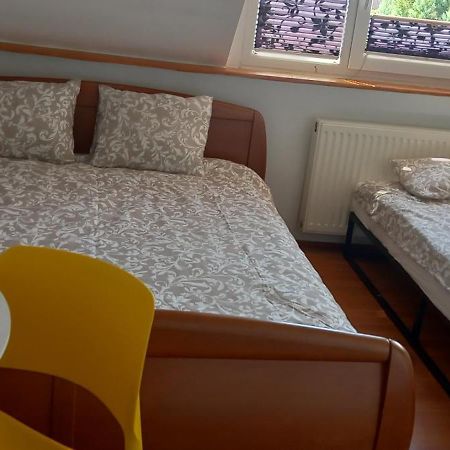 Domek Pod Sosnami Pokoje 2-3 Osobowe Apartamento Mielno  Exterior foto